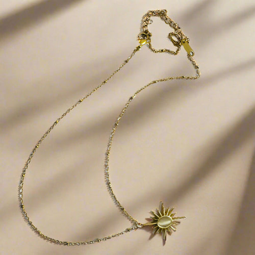 Necklace With Charming white Stone