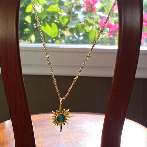 Necklace With Green Charming Stone