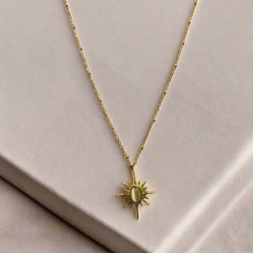 Necklace With Charming white Stone