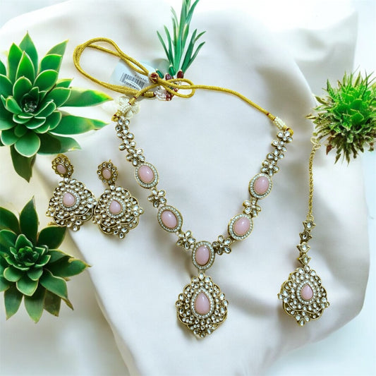 Blush Pink Kundan Jewellery Set