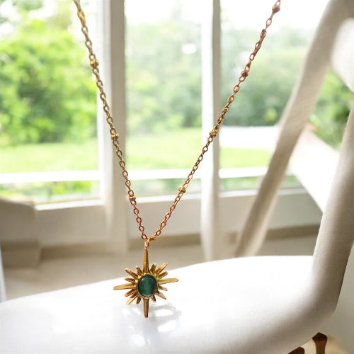 Necklace With Green Charming Stone