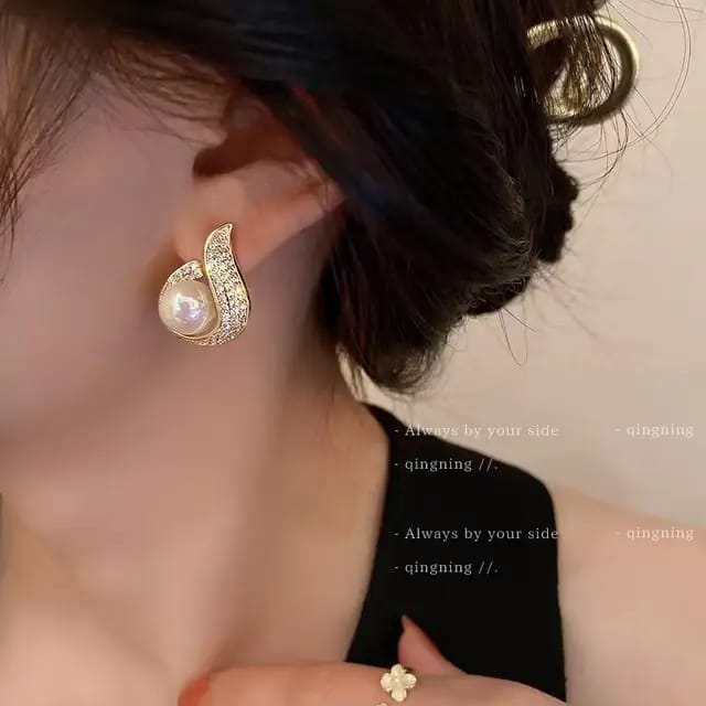 Pearl Crystal Round Shape Earrings