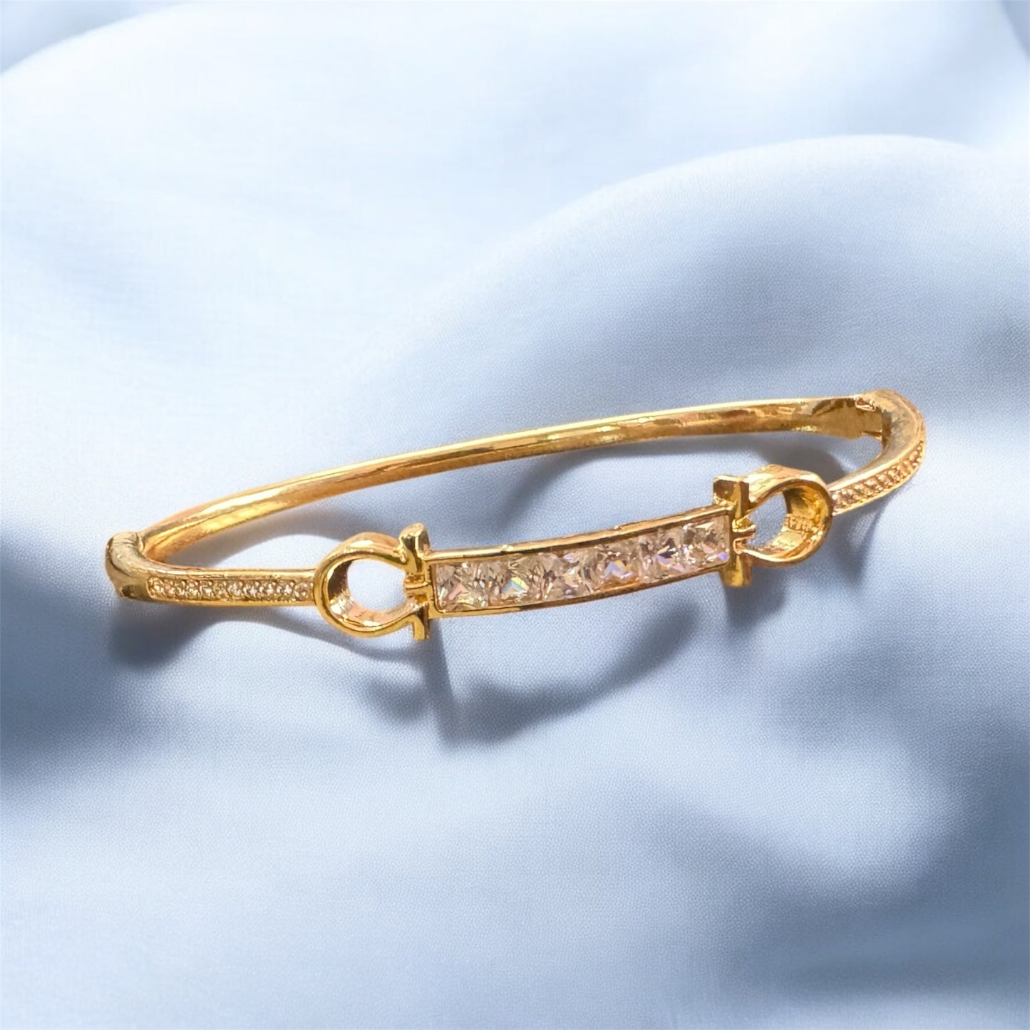 Thin Bracelet with AD Embedded