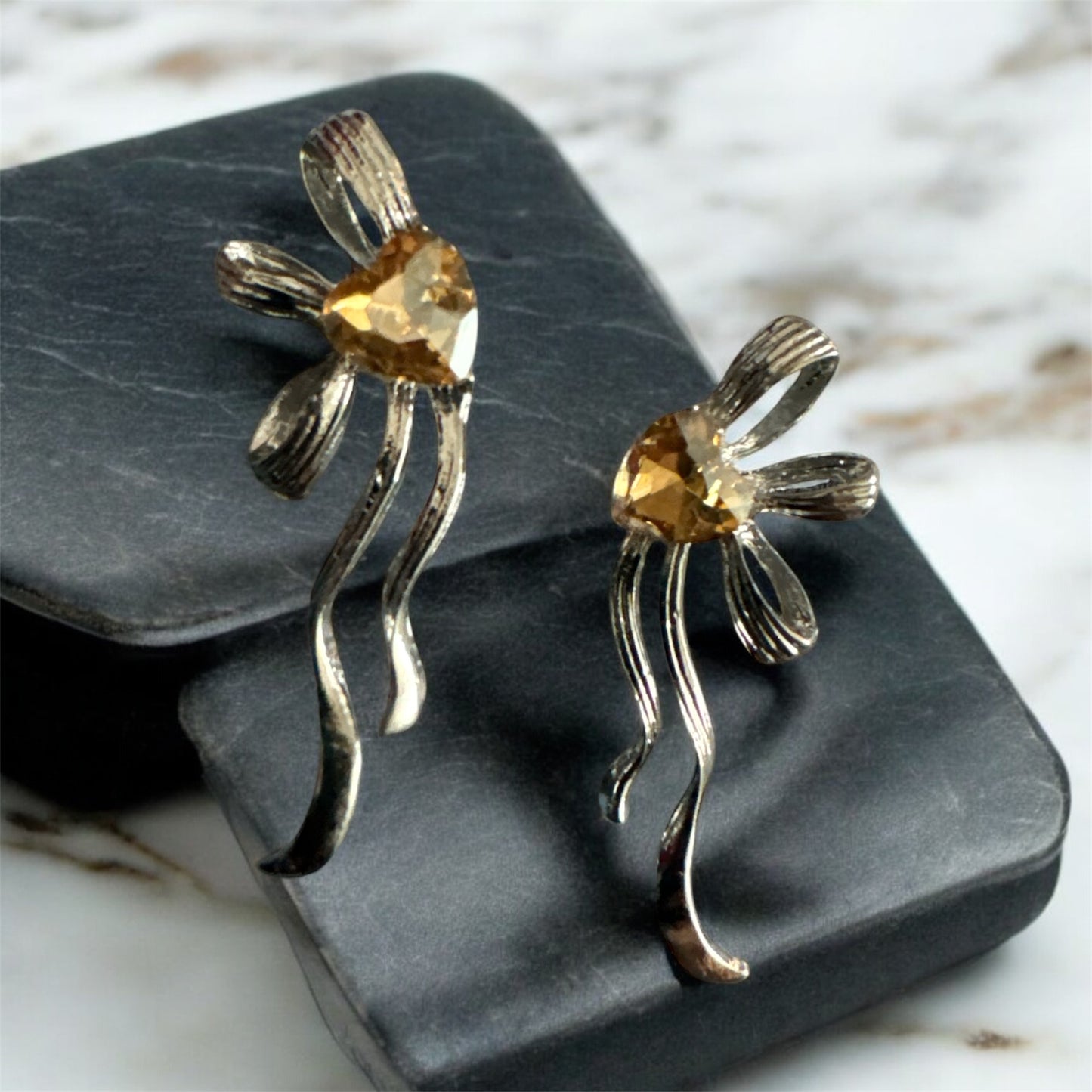Sliver Yellow Stone Wave