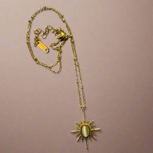 Necklace With Charming white Stone