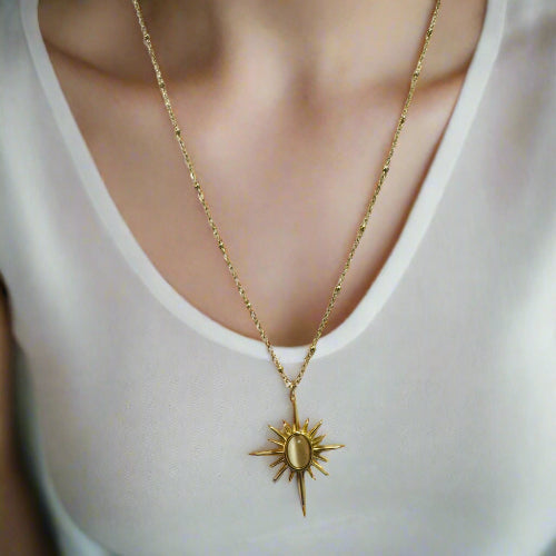 Necklace With Charming white Stone