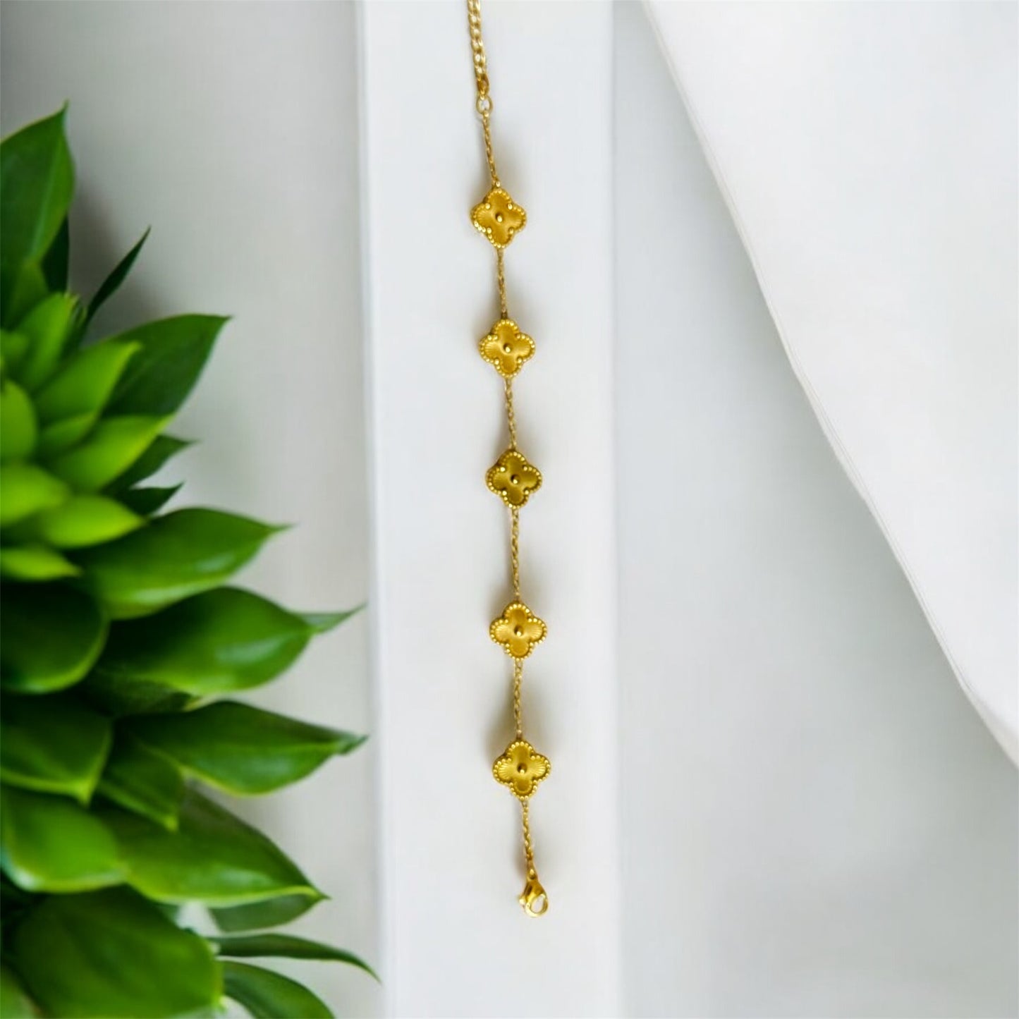 Golden clover Bracelet