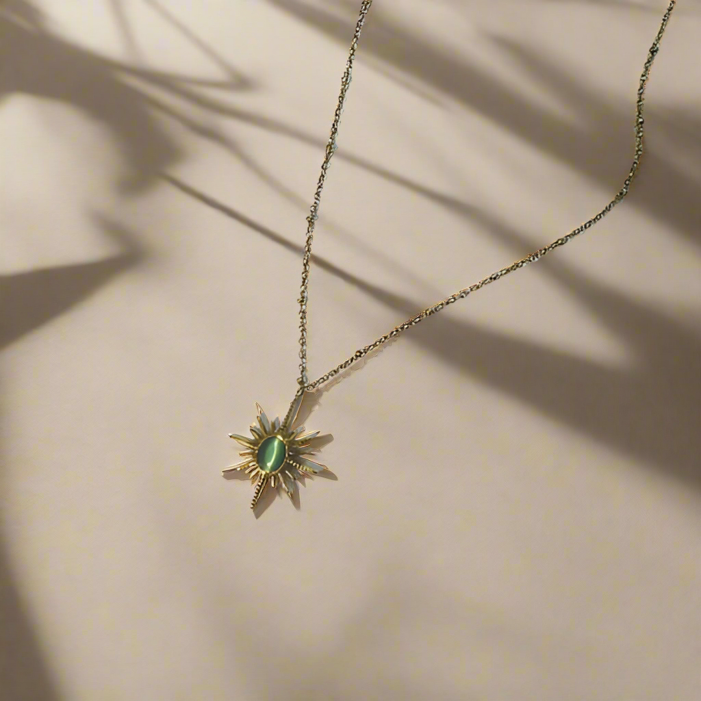 Necklace With Green Charming Stone