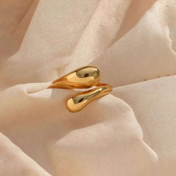 Hug Me Ring