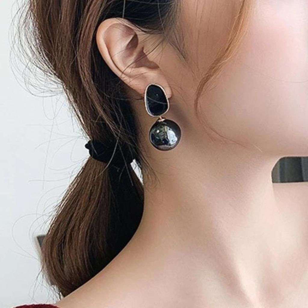 Black Pearl Drop Earrings