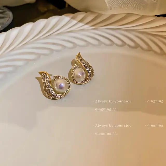 Pearl Crystal Round Shape Earrings