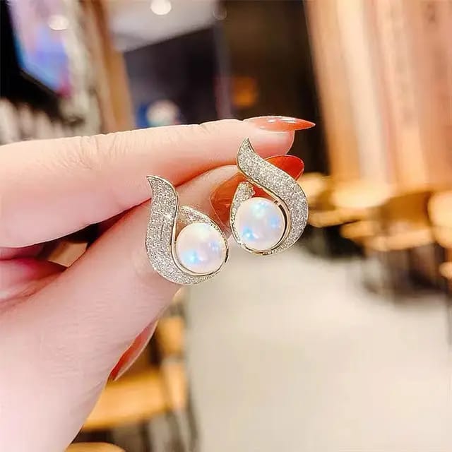 Pearl Crystal Round Shape Earrings