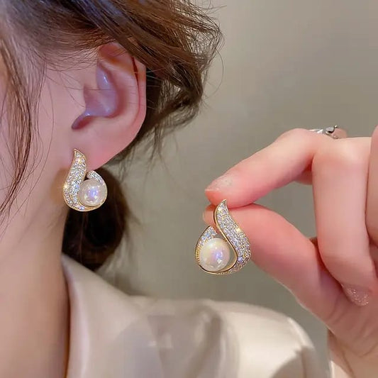 Pearl Crystal Round Shape Earrings
