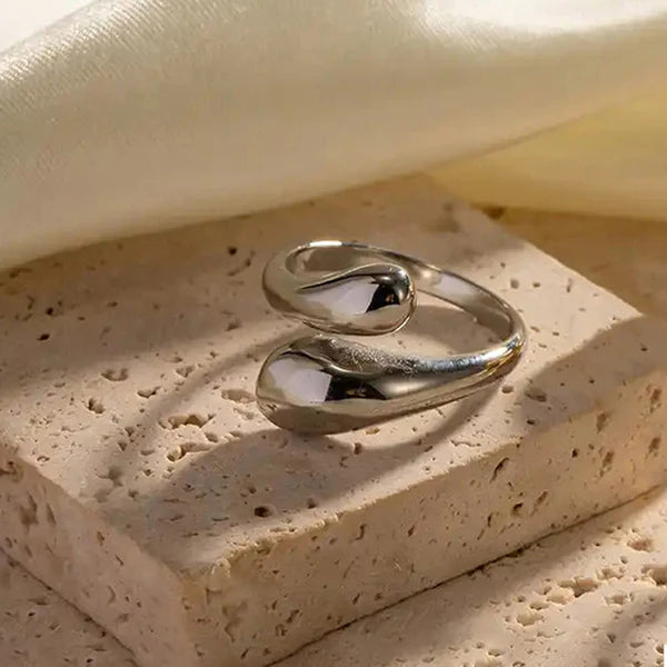 Hug Me Ring